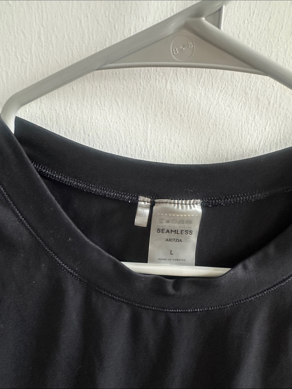 aritzia seamless tees - Picture 2 of 9